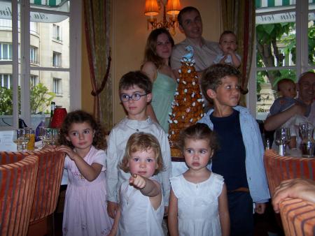 Benjamin, ses parents et une partie des enfants