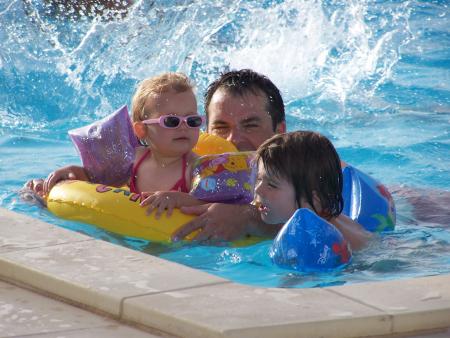 DANS LA GRANDE PISCINE AVEC MARGAUX